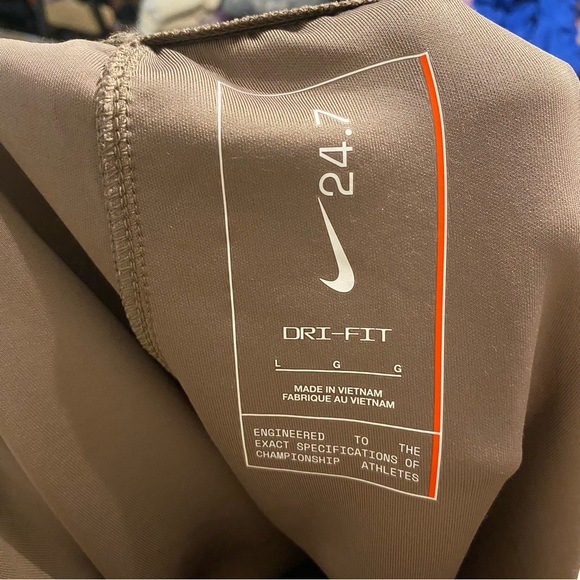 Nike Dri-FIT 24/7 Taupe Performance Top - Picture 3 of 3